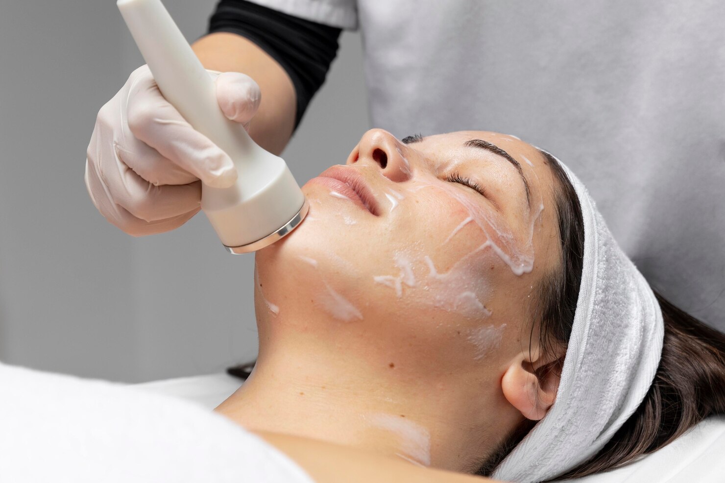 Limpieza facial profunda con extracción 4D